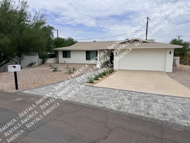 Building Photo - 1704 E Pickrell Dr