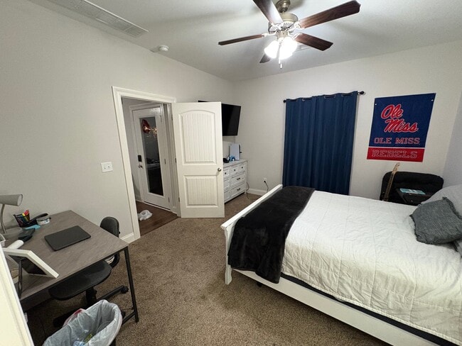 Foto del edificio - 318 Paul T Cir