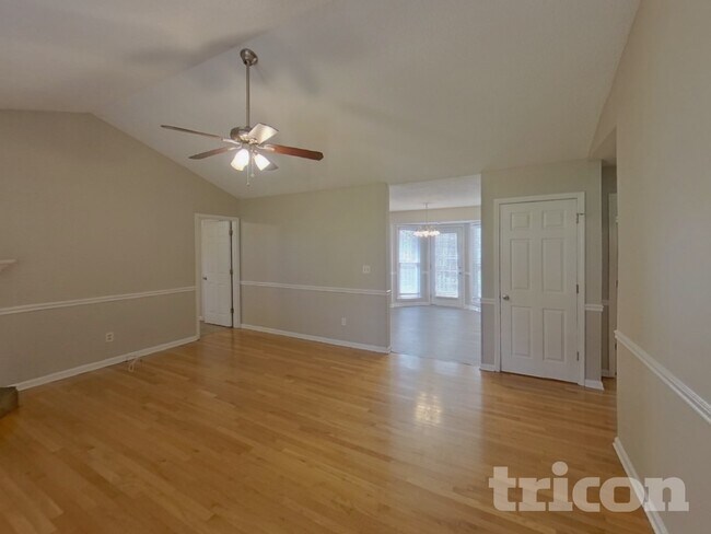 Foto del edificio - 296 Whitney Ln
