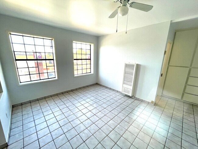 Building Photo - 5072 La Roda Ave