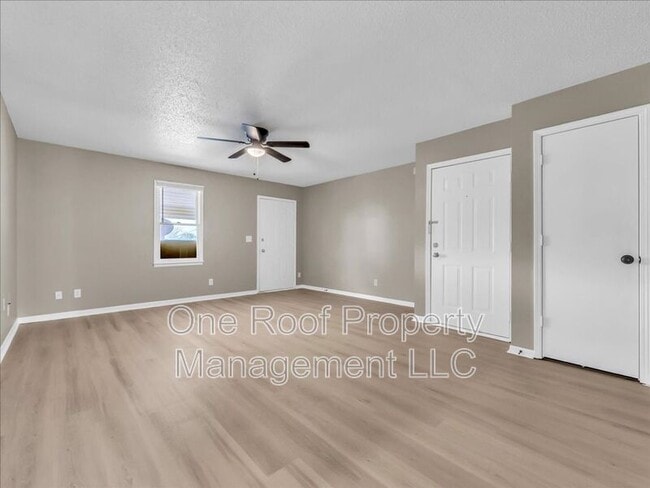 Building Photo - 1911 Chateau Dr