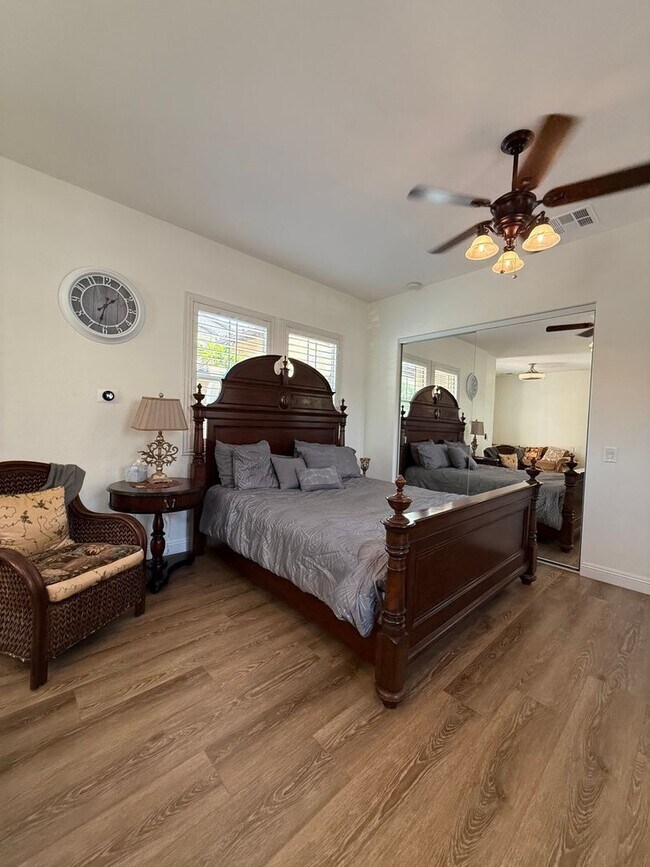 Foto del edificio - Charming 1BR House in Corona