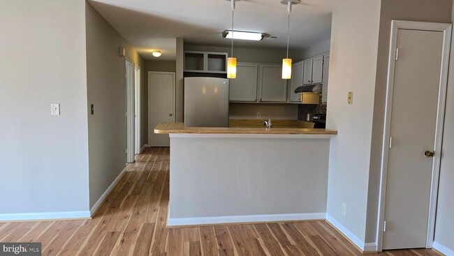 Building Photo - 102 Chesterfield Ln