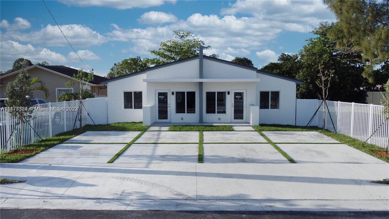 Foto principal - 12060 SW 216th St