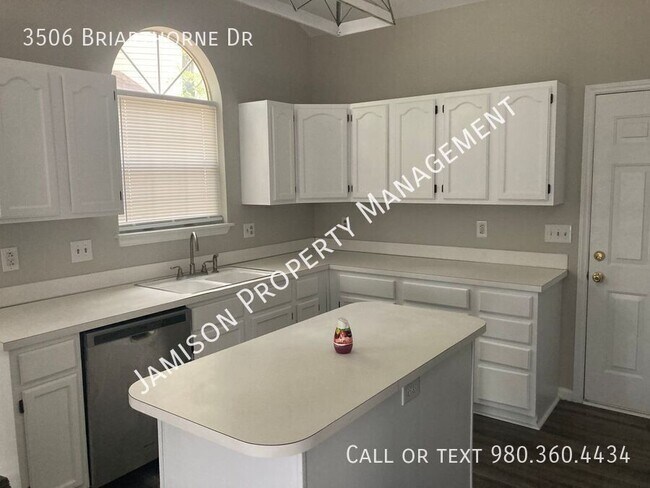 Building Photo - 3506 Briarthorne Dr