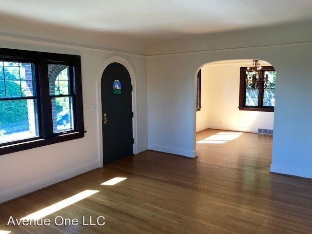 Building Photo - 5 br, 3 bath House - 2814 28th Ave W