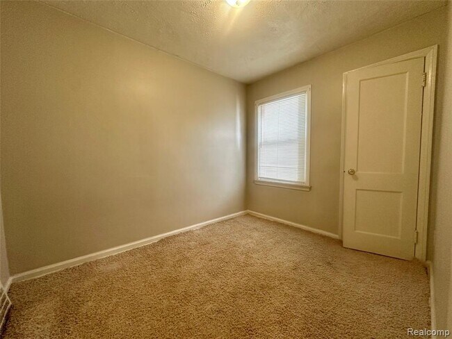 Foto del edificio - 15059 Evergreen Rd