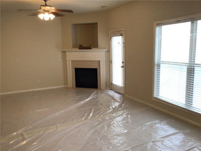 Building Photo - 6158 Thorncrest Dr