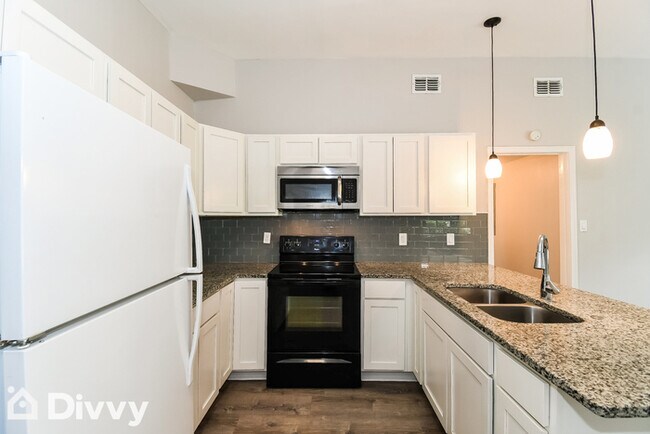 Building Photo - 10329 Elmhurst Dr
