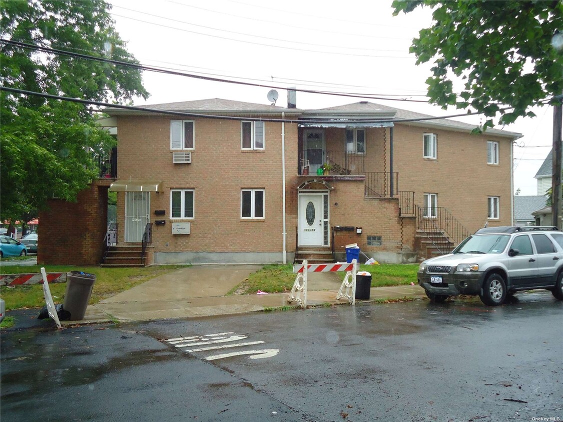Primary Photo - 90-27 Winchester Blvd