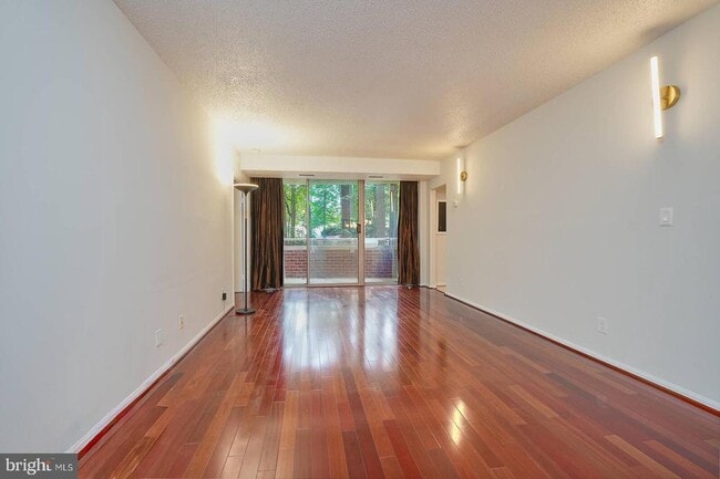 Foto del edificio - 5802 Nicholson Ln