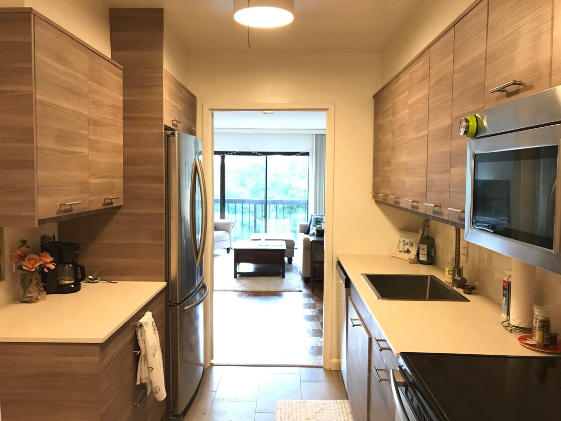 Foto principal - 1001 26th St NW