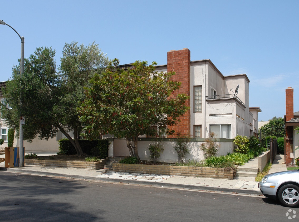 Building Photo - 16671 Sims St