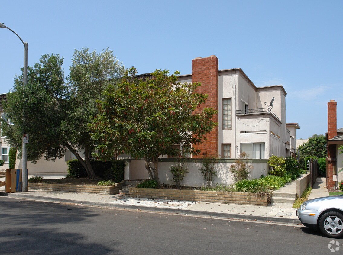 Foto del edificio - 16671 Sims St