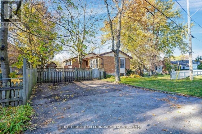 Building Photo - 12 Schomberg Rd