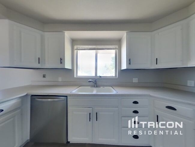 Foto del edificio - 205 E 1600 N St