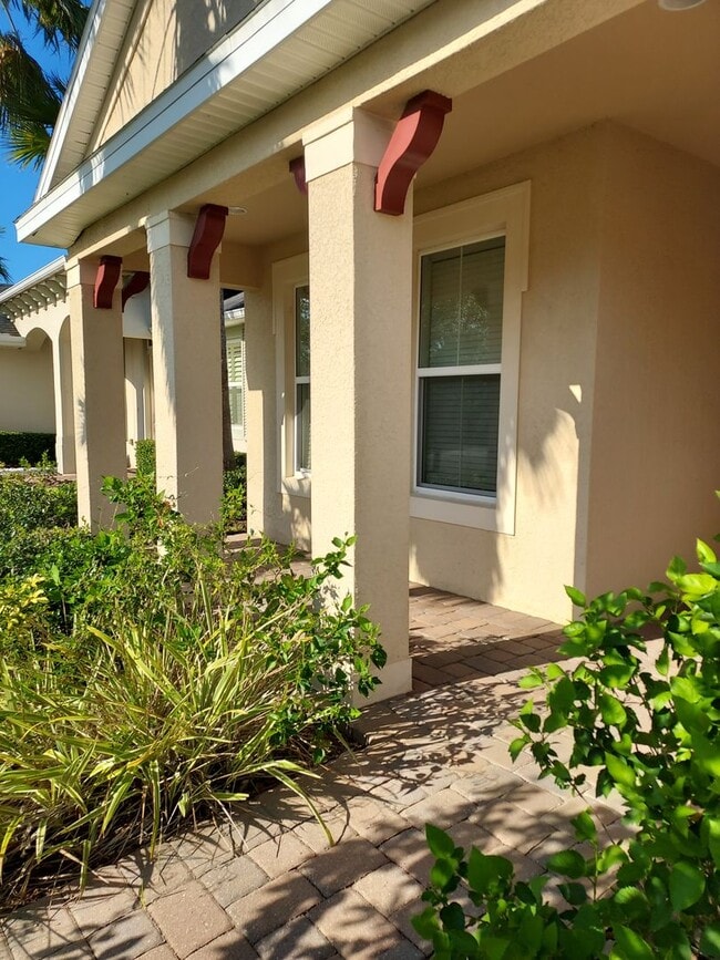 Foto del edificio - BEAUTIFUL 4 BEDROOM 3 BATH HOME IN THE BEA...