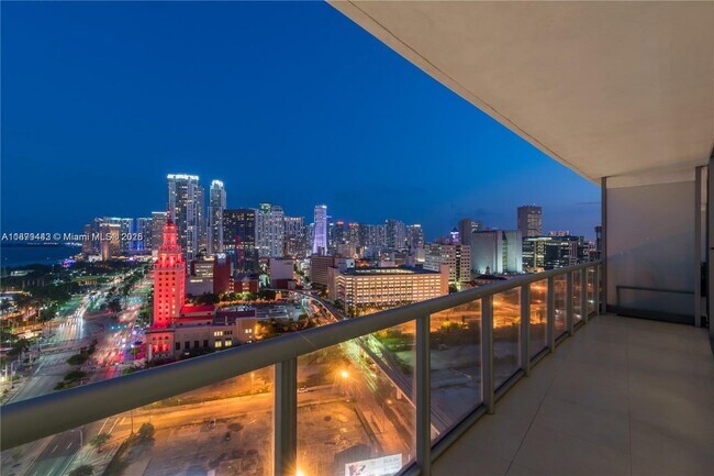 Foto del edificio - 888 Biscayne Blvd
