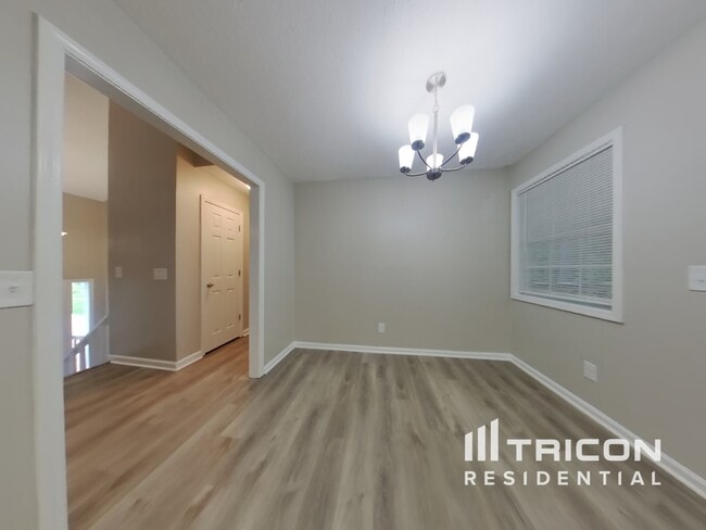 Building Photo - 305 Denae Ct