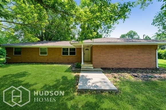 Primary Photo - 6373 E Hadley Rd
