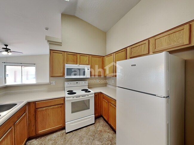 Building Photo - 9029 W Avalon Dr