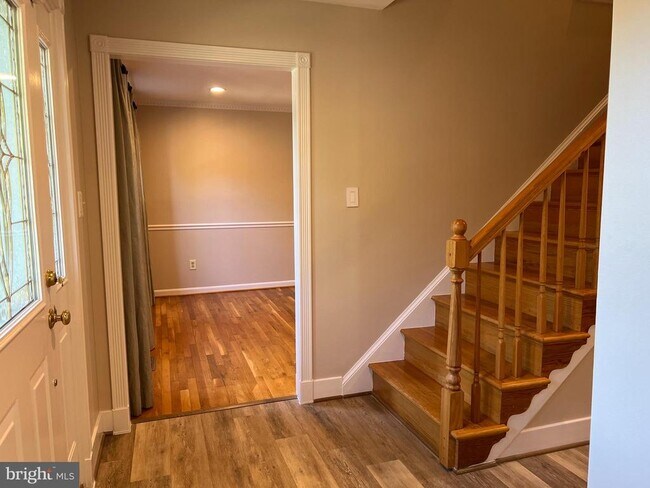Building Photo - 9502 Tregaron Pl