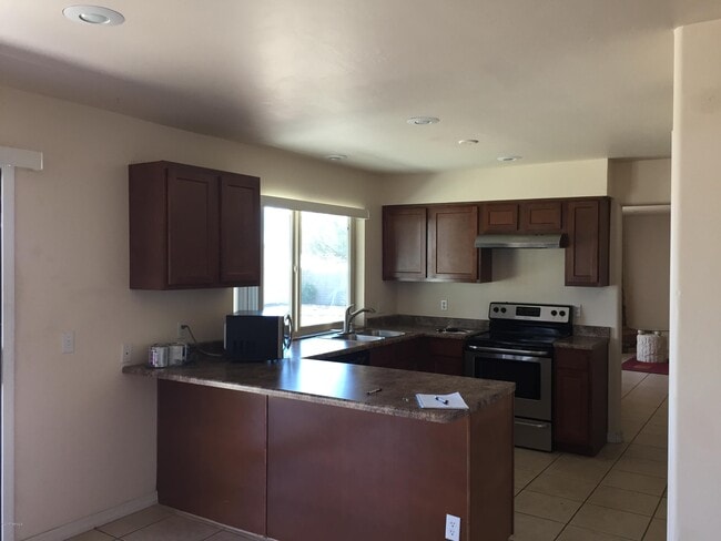 Foto del edificio - 7840 N Rasmussen Ave