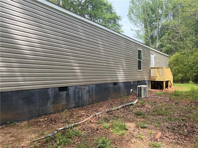Building Photo - 549 New Liberty Church Rd