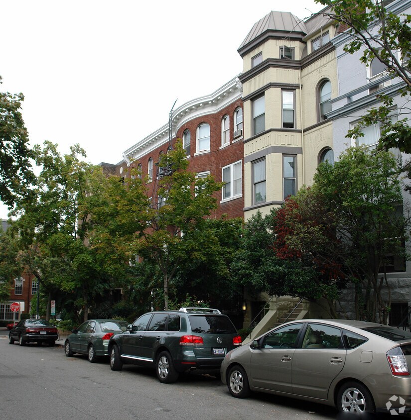 Foto del edificio - 1869 Mintwood Pl NW