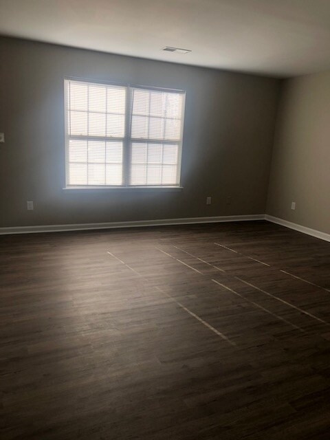 Building Photo - 111 Garnet Dr