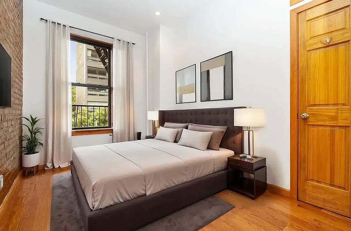 Foto del edificio - 290 W 12th St