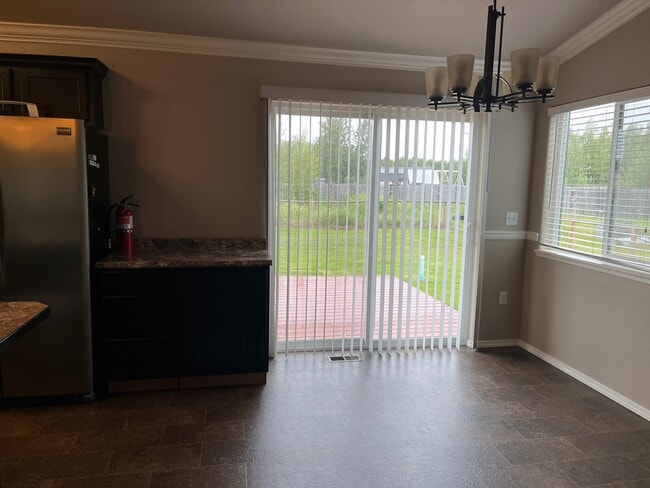 Dining - 3036 N Terrell Dr
