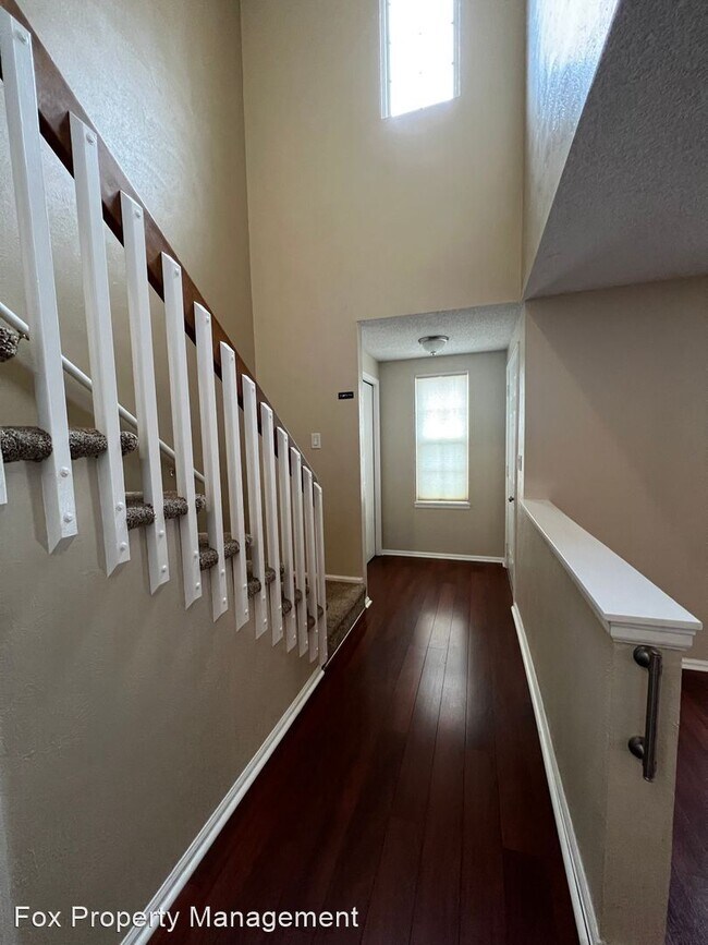 Foto del edificio - 2 br, 2 bath House - 8477 Everett Way Unit C