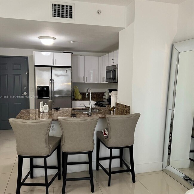 Foto del edificio - 2300 NW 7th St