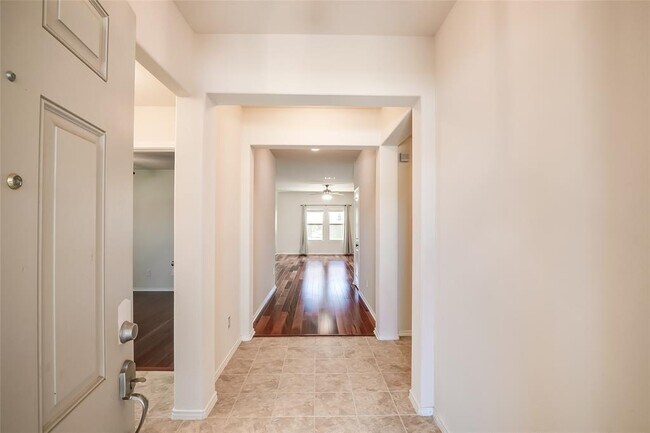 Building Photo - 908 Wolcott Dr