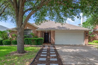 Building Photo - 1500 Lochaline Loop