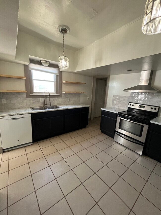 Foto del edificio - 4639 Adkins Ave