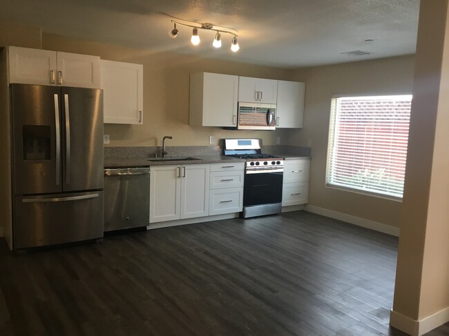 kitchen - 4738 San Sebastian Dr