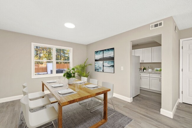 Foto del edificio - Bright 3-Bedroom, 1-Bath Apartment in Sumter, SC – Pinedale Apartments