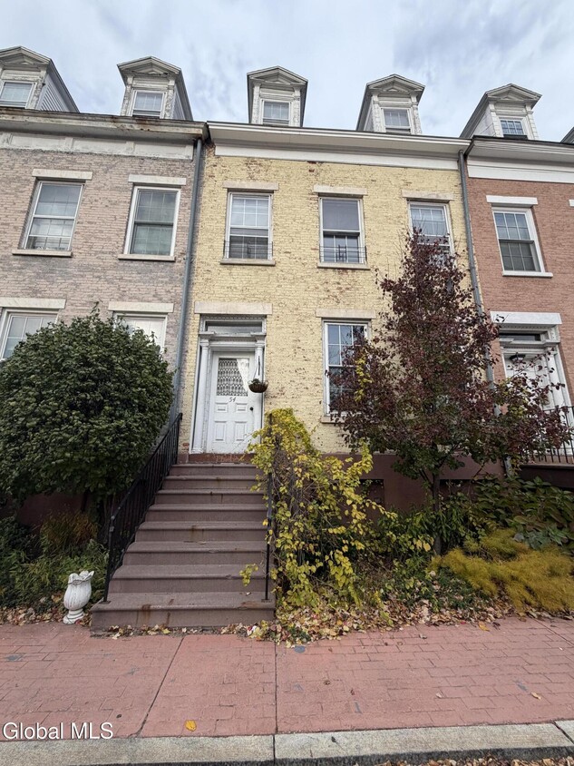 Primary Photo - 54 Westerlo St