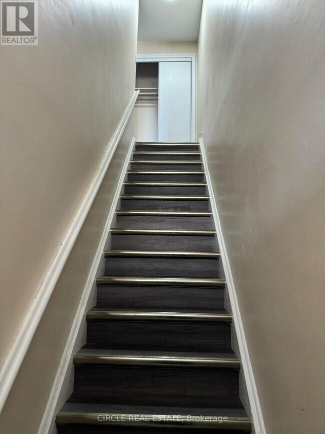 Photo du bâtiment - 3828 Bloor St W