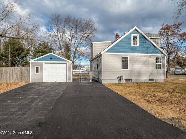 Building Photo - 26-28 Leto Rd