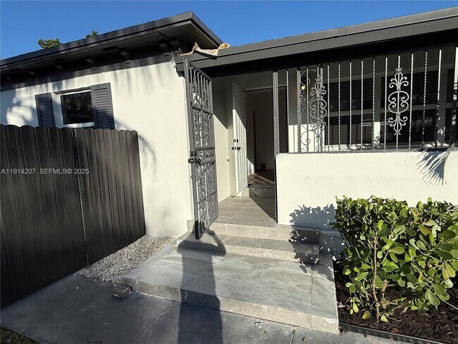 Foto del edificio - 115 NW 118th St