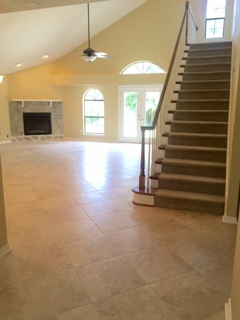 Building Photo - Beautiful, 2 Story Home in Gulf Breeze!