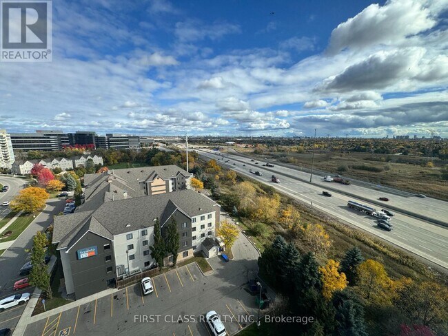 Photo du bâtiment - 325 South Park Rd