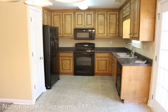 Building Photo - 4 br, 2 bath House - 70 Chapman Way (retail)
