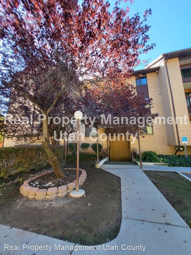 Building Photo - 2 br, 2 bath House - 2244 N. Canyon Rd. Ap...