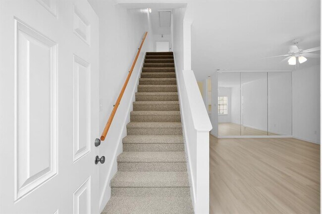 Building Photo - 9850 Pagewood Ln