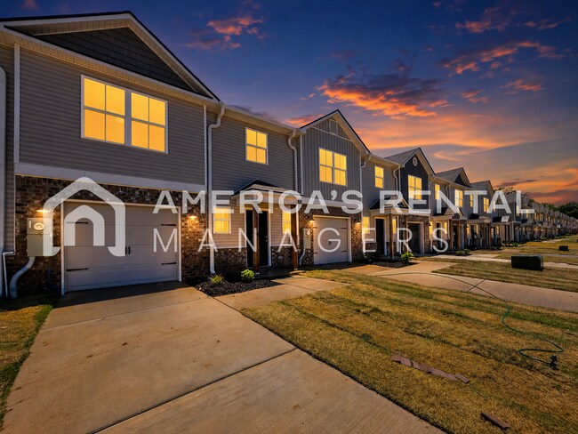 Foto del edificio - Coming Soon! Available to View Soon!!!