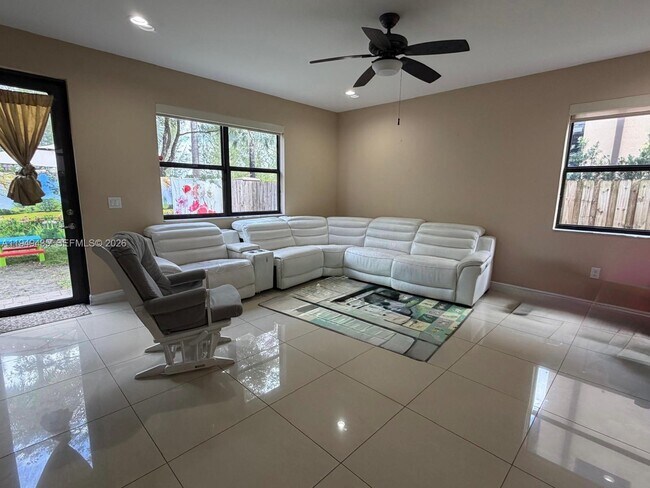 Foto del edificio - 9855 NW 89th Terrace